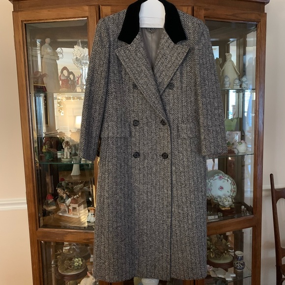 Mackintosh Pure Wool coat with velvet collar - Picture 1 of 8